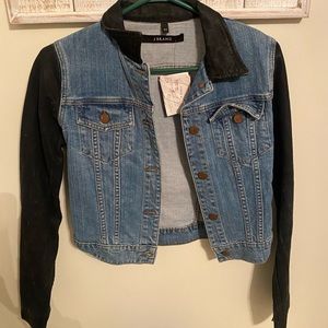 JEAN JACKET WITH BLACK SLEEVES
